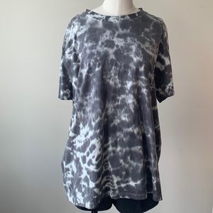 Lululemon Blue/grey/white long tee size 10-12!! Super cute